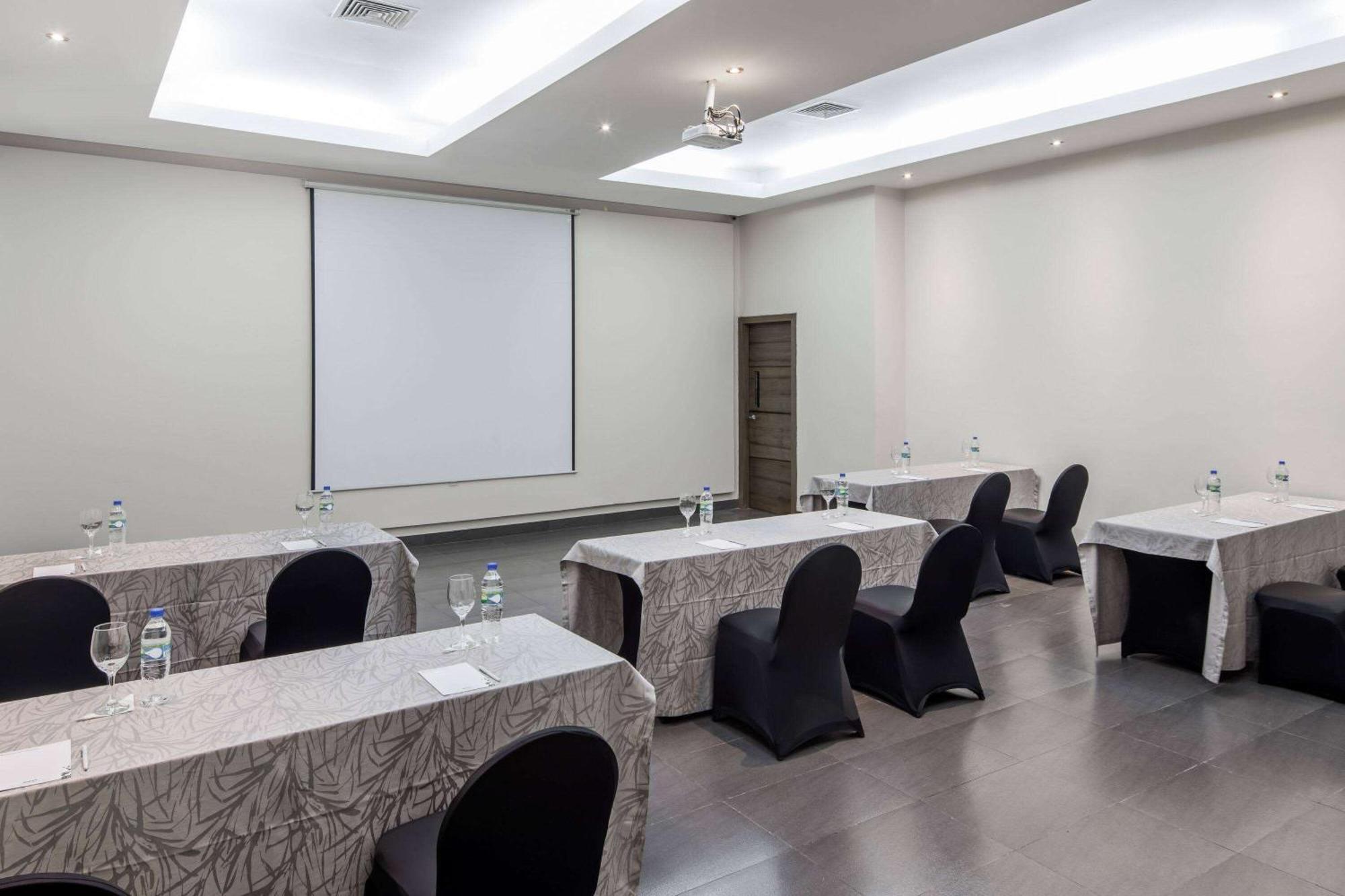 Wyndham Garden Guayaquil Hotel Ngoại thất bức ảnh