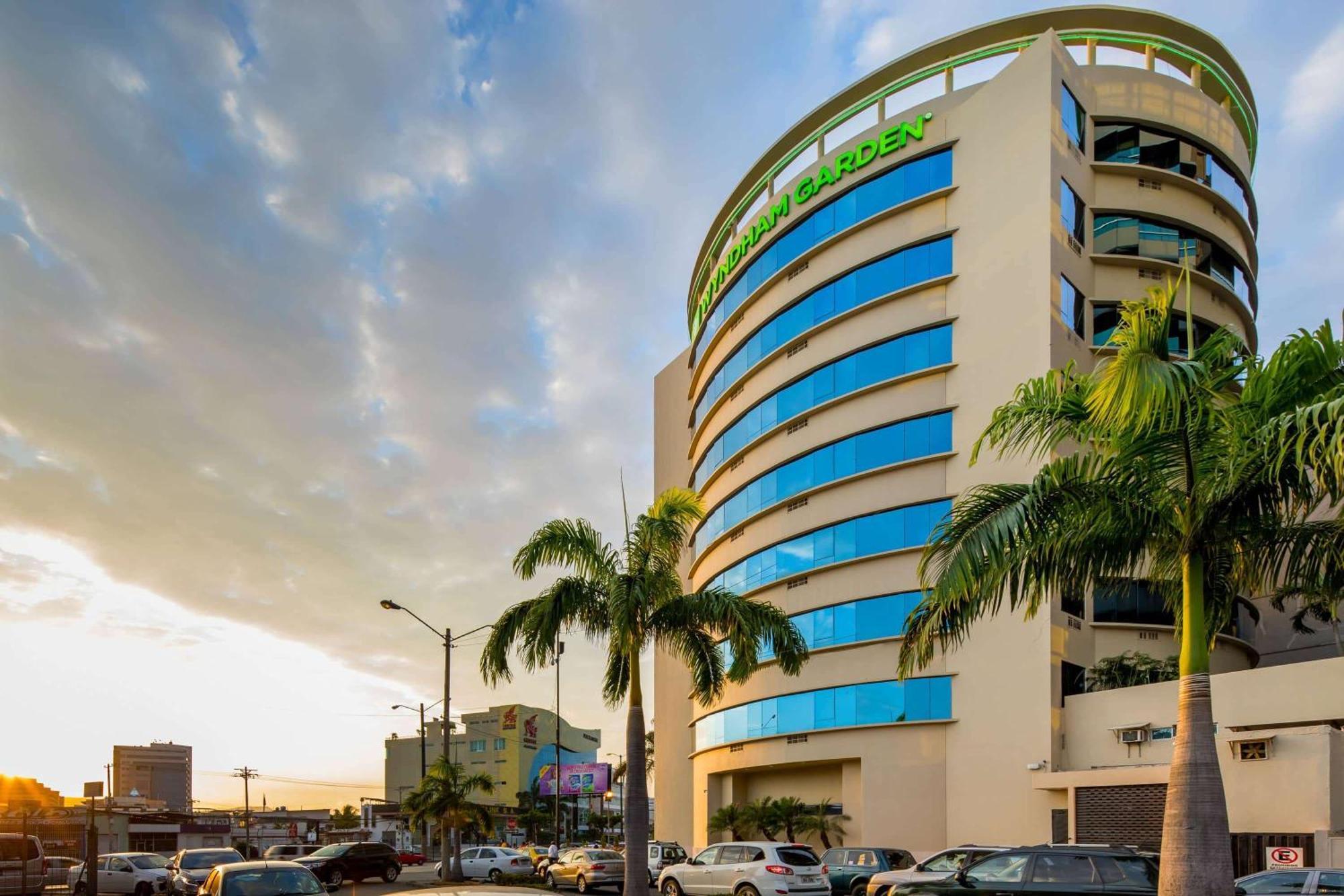 Wyndham Garden Guayaquil Hotel Ngoại thất bức ảnh