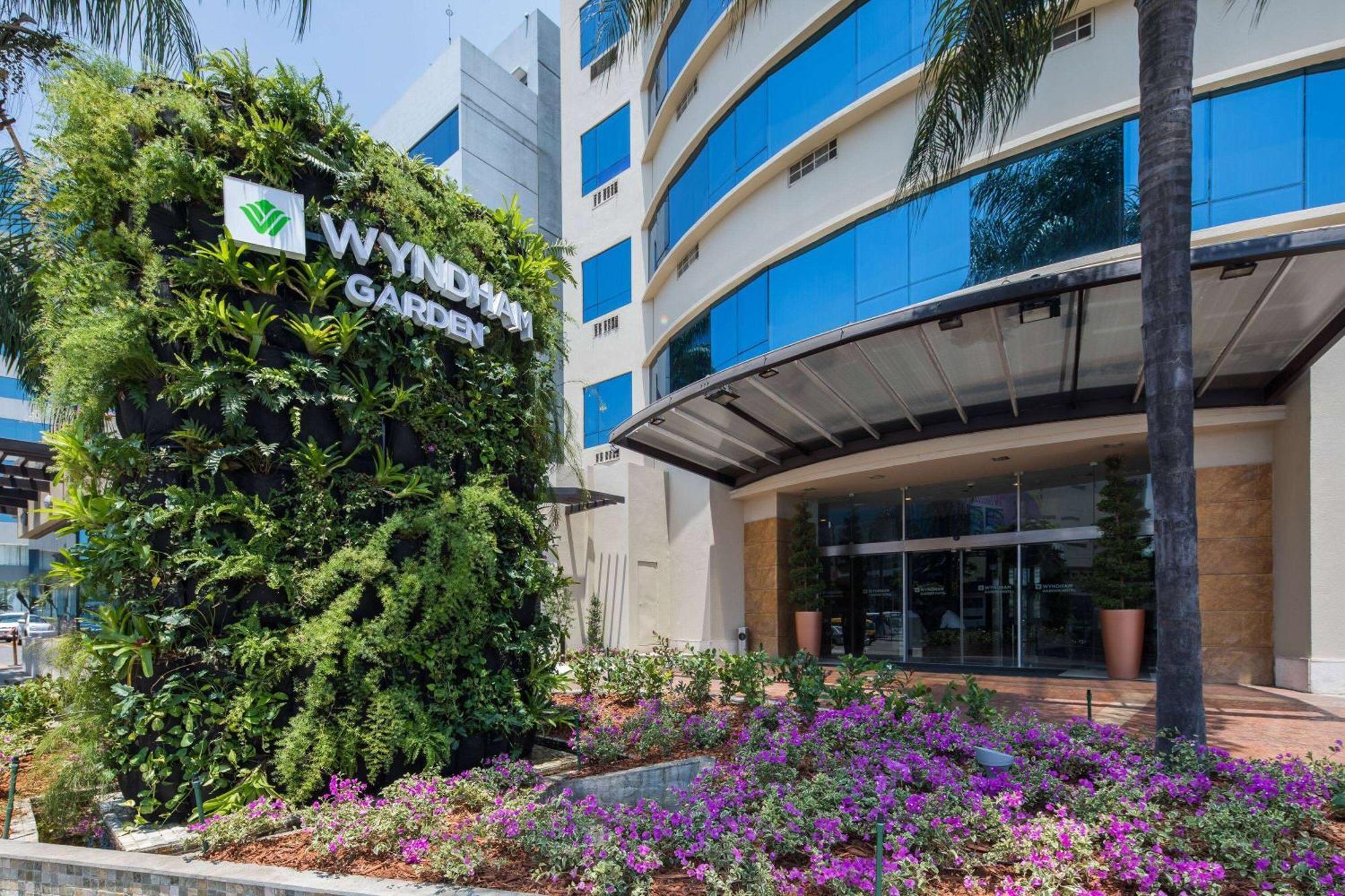 Wyndham Garden Guayaquil Hotel Ngoại thất bức ảnh