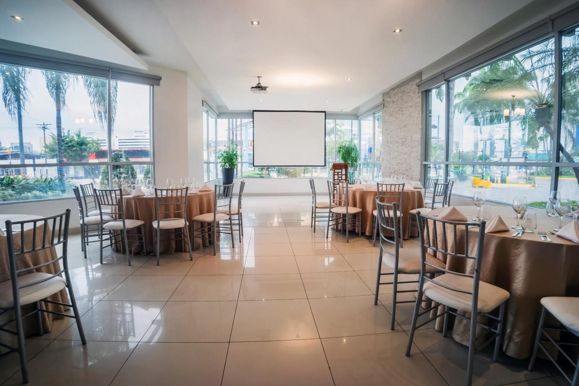 Wyndham Garden Guayaquil Hotel Ngoại thất bức ảnh