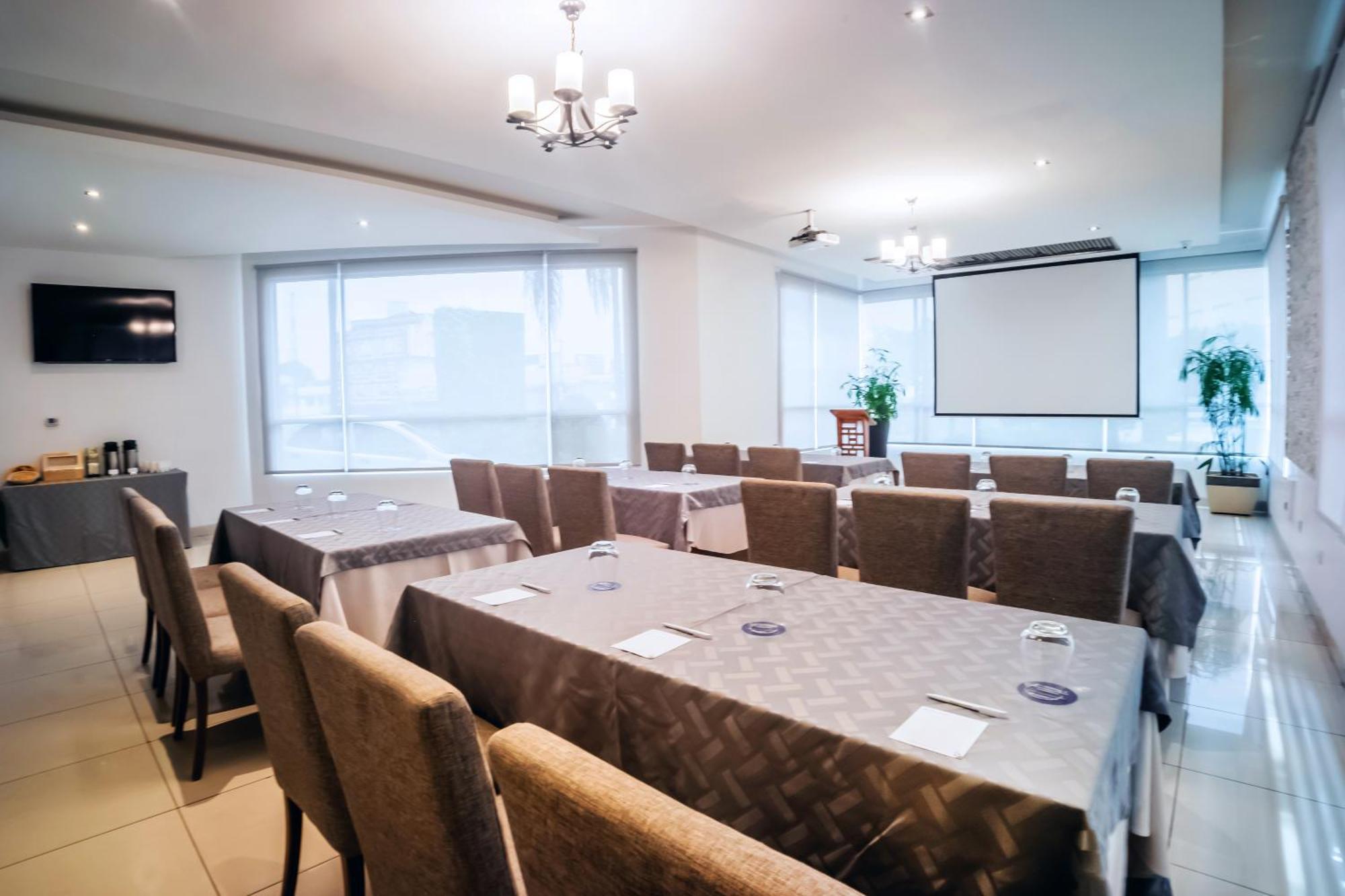 Wyndham Garden Guayaquil Hotel Ngoại thất bức ảnh