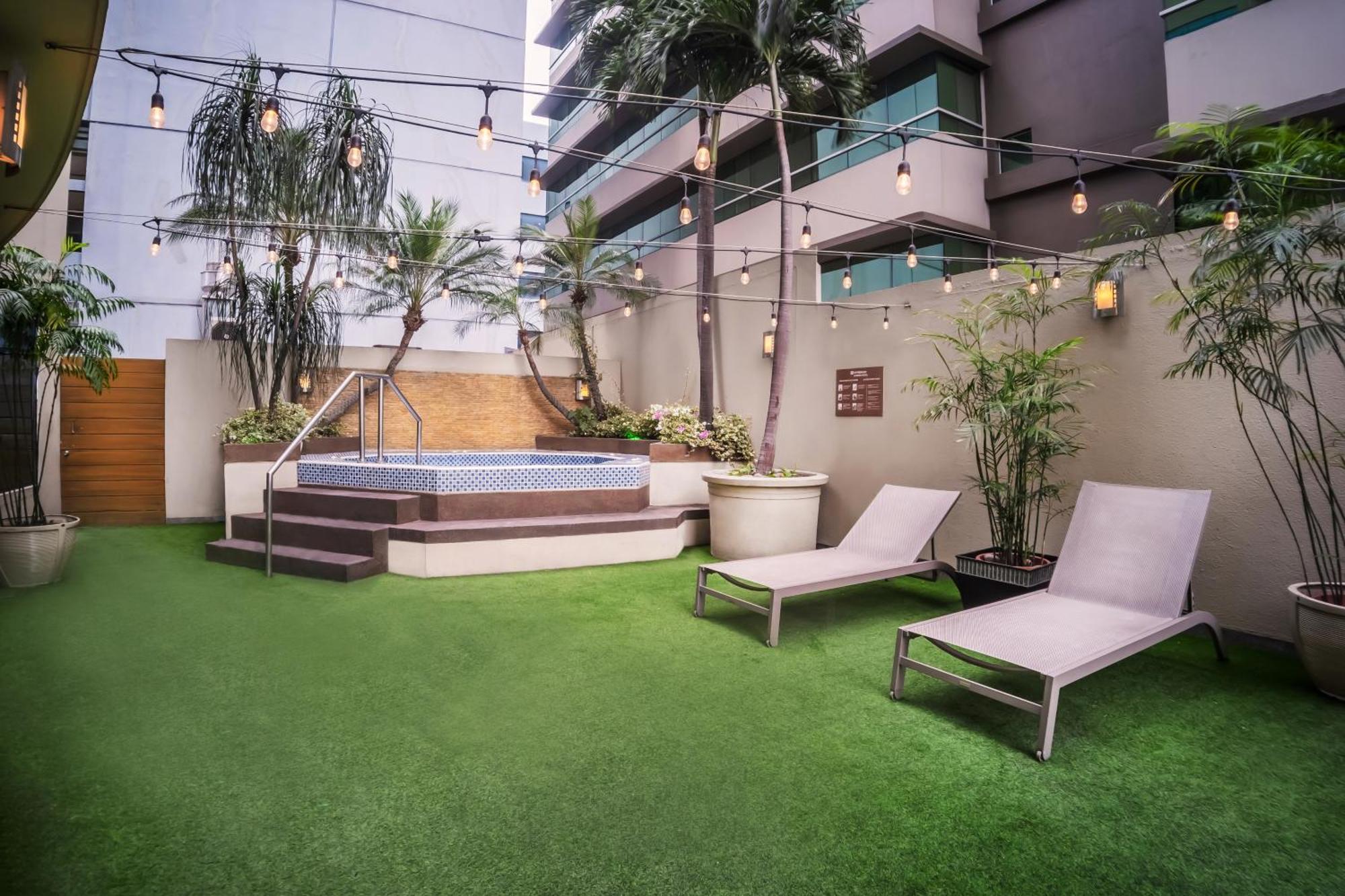Wyndham Garden Guayaquil Hotel Ngoại thất bức ảnh