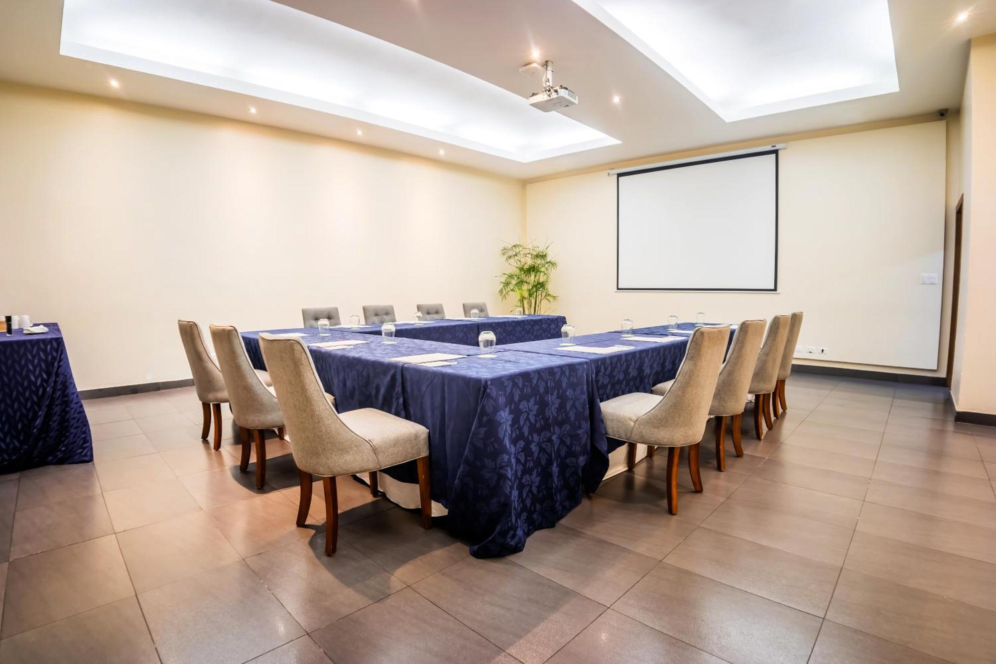 Wyndham Garden Guayaquil Hotel Ngoại thất bức ảnh