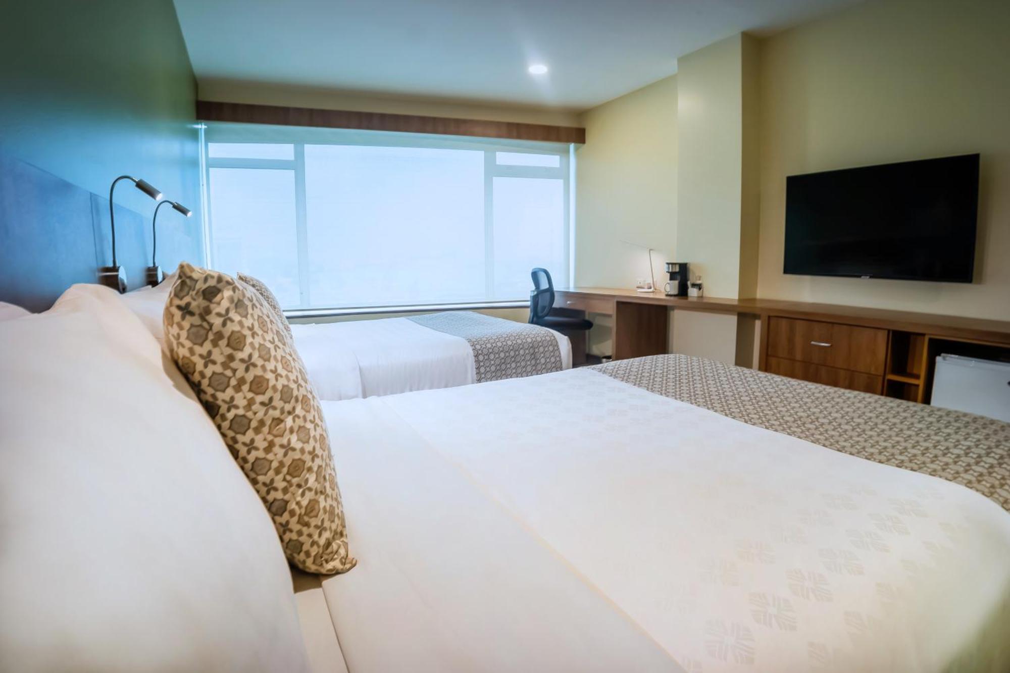 Wyndham Garden Guayaquil Hotel Ngoại thất bức ảnh