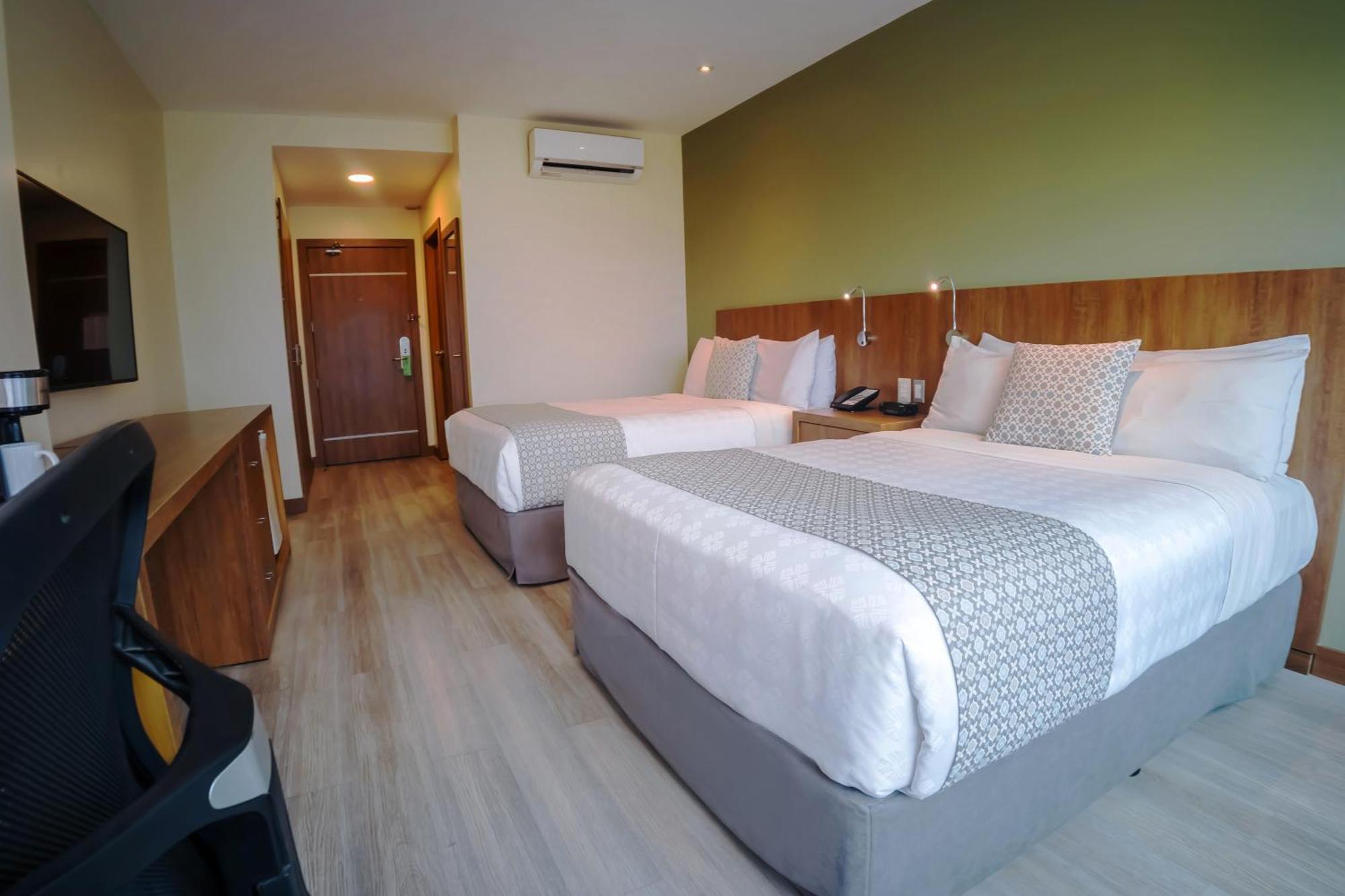 Wyndham Garden Guayaquil Hotel Ngoại thất bức ảnh