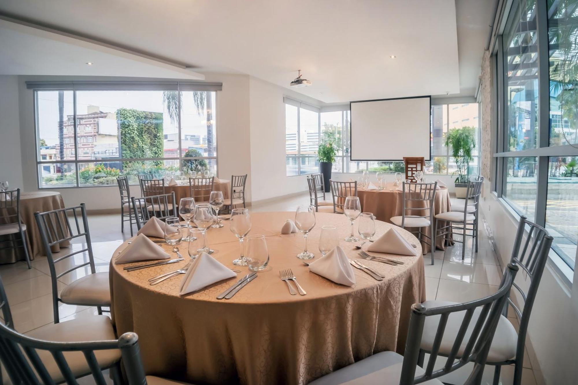 Wyndham Garden Guayaquil Hotel Ngoại thất bức ảnh